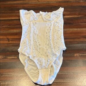 La Perla Vintage Italian White Lace Bodysuit size 2 -32-A